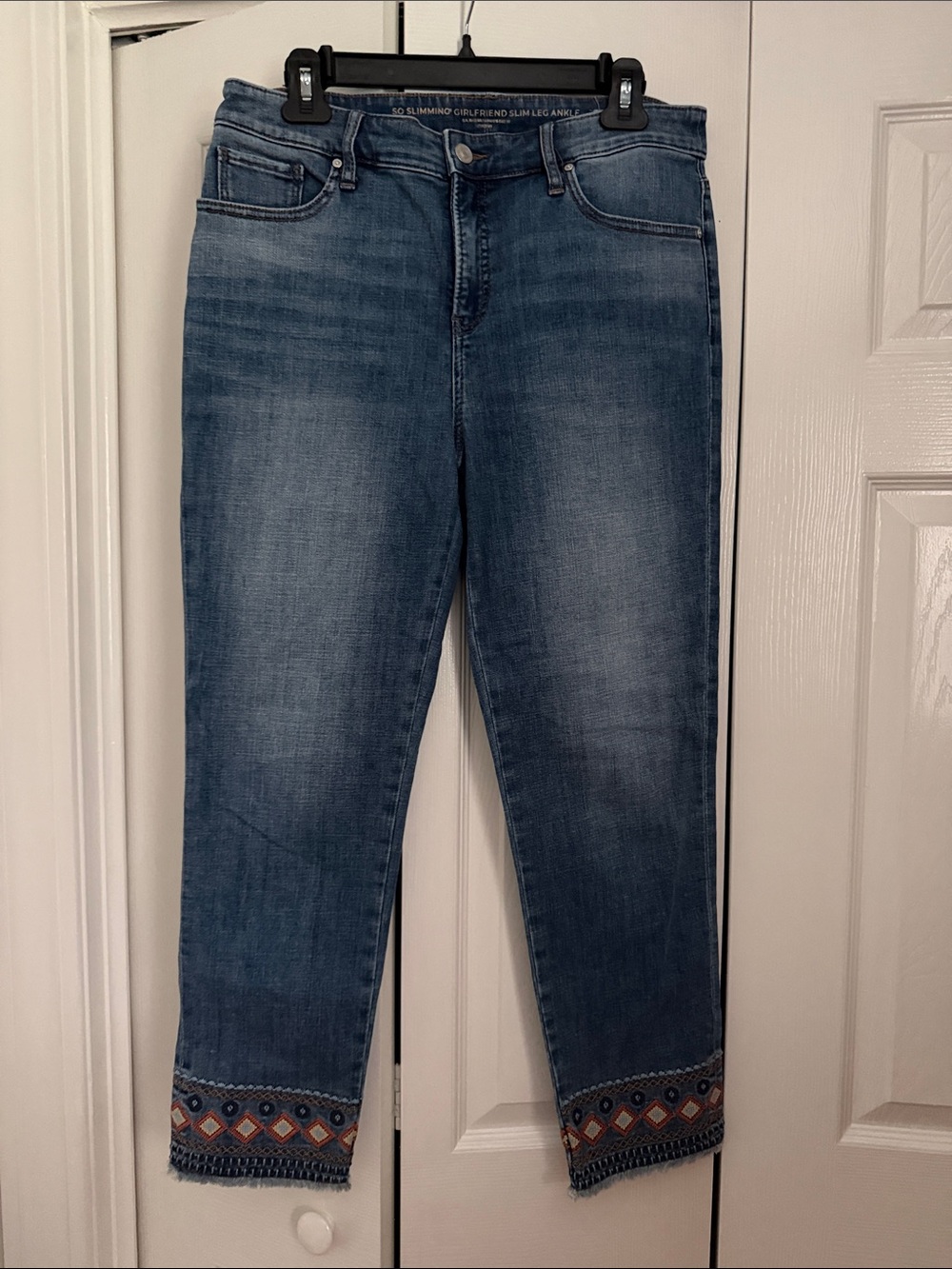 Chicos Slim Leg ankle Women’s Jeans with Embroidered Hem - Blue